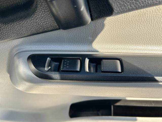 キャンター ワイドキャブロング全低床 1年保証付き 4t ワイド超ロング AT車 ディーゼルターボ 荷台鉄板 ナビ バックカメラ ETC Bluetooth 電格ミラー 坂道発進補助装置 4トン 4トントラック ワイドロング 積載4.2t(10枚目)