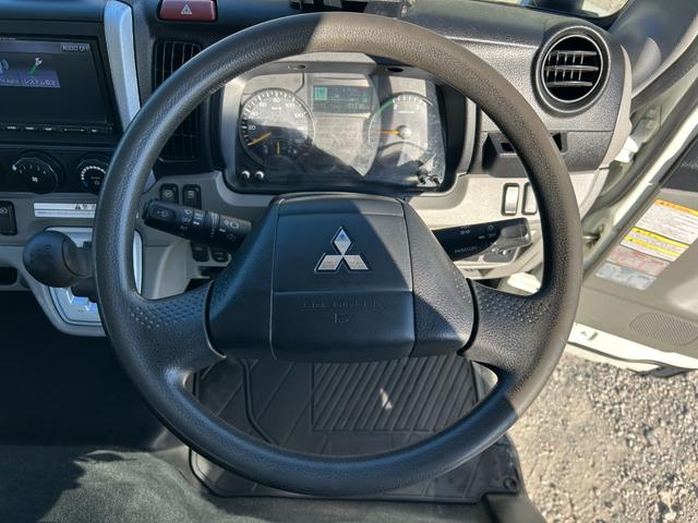 キャンター ワイドキャブロング全低床 1年保証付き 4t ワイド超ロング AT車 ディーゼルターボ 荷台鉄板 ナビ バックカメラ ETC Bluetooth 電格ミラー 坂道発進補助装置 4トン 4トントラック ワイドロング 積載4.2t(13枚目)