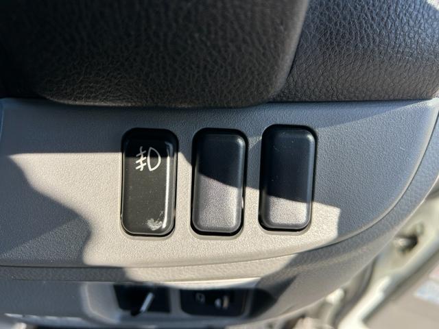 キャンター ワイドキャブロング全低床 1年保証付き 4t ワイド超ロング AT車 ディーゼルターボ 荷台鉄板 ナビ バックカメラ ETC Bluetooth 電格ミラー 坂道発進補助装置 4トン 4トントラック ワイドロング 積載4.2t(16枚目)