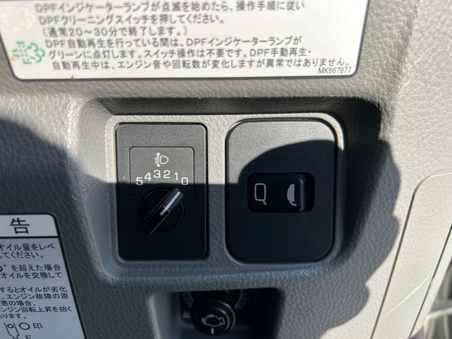 キャンター ワイドキャブロング全低床 1年保証付き 4t ワイド超ロング AT車 ディーゼルターボ 荷台鉄板 ナビ バックカメラ ETC Bluetooth 電格ミラー 坂道発進補助装置 4トン 4トントラック ワイドロング 積載4.2t(17枚目)