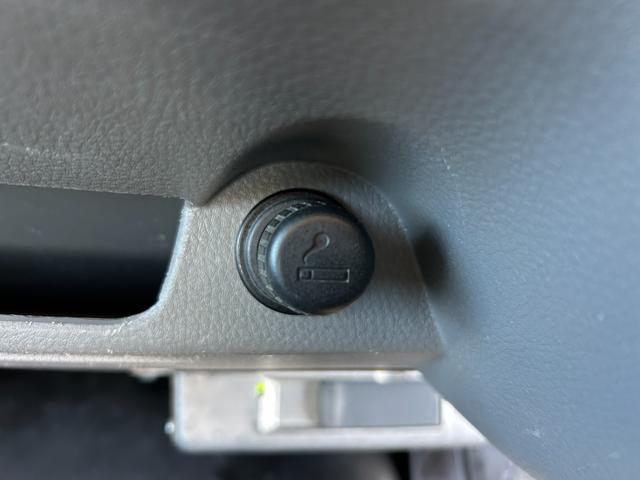 キャンター ワイドキャブロング全低床 1年保証付き 4t ワイド超ロング AT車 ディーゼルターボ 荷台鉄板 ナビ バックカメラ ETC Bluetooth 電格ミラー 坂道発進補助装置 4トン 4トントラック ワイドロング 積載4.2t(27枚目)