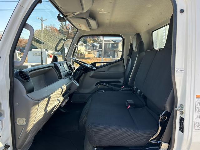 キャンター ワイドキャブロング全低床 1年保証付き 4t ワイド超ロング AT車 ディーゼルターボ 荷台鉄板 ナビ バックカメラ ETC Bluetooth 電格ミラー 坂道発進補助装置 4トン 4トントラック ワイドロング 積載4.2t(33枚目)