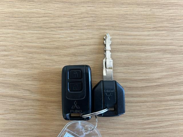 キャンター ワイドキャブロング全低床 1年保証付き 4t ワイド超ロング AT車 ディーゼルターボ 荷台鉄板 ナビ バックカメラ ETC Bluetooth 電格ミラー 坂道発進補助装置 4トン 4トントラック ワイドロング 積載4.2t(45枚目)