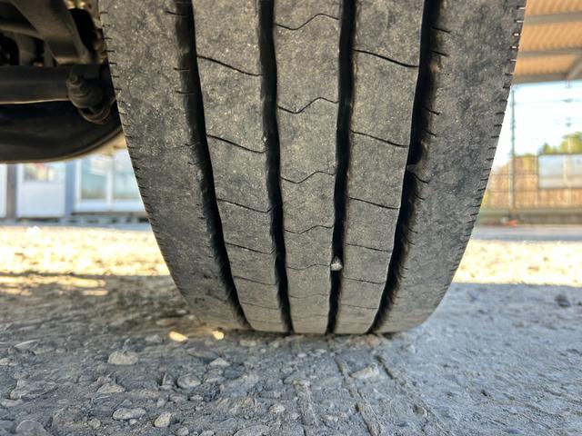 キャンター ワイドキャブロング全低床 1年保証付き 4t ワイド超ロング AT車 ディーゼルターボ 荷台鉄板 ナビ バックカメラ ETC Bluetooth 電格ミラー 坂道発進補助装置 4トン 4トントラック ワイドロング 積載4.2t(49枚目)