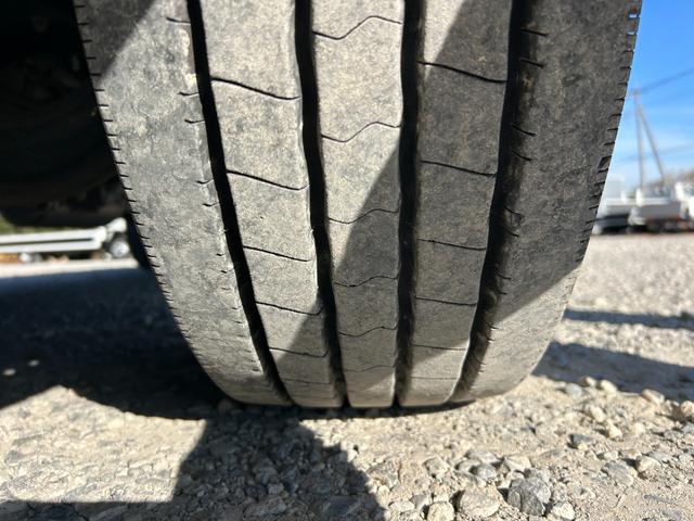 キャンター ワイドキャブロング全低床 1年保証付き 4t ワイド超ロング AT車 ディーゼルターボ 荷台鉄板 ナビ バックカメラ ETC Bluetooth 電格ミラー 坂道発進補助装置 4トン 4トントラック ワイドロング 積載4.2t(55枚目)