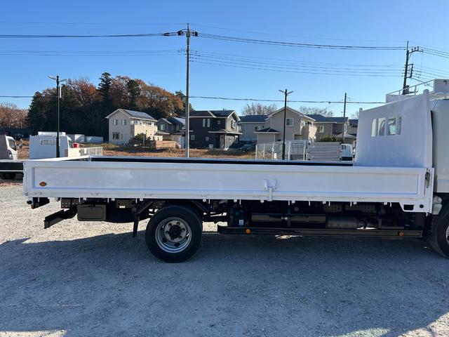 キャンター ワイドキャブロング全低床 1年保証付き 4t ワイド超ロング AT車 ディーゼルターボ 荷台鉄板 ナビ バックカメラ ETC Bluetooth 電格ミラー 坂道発進補助装置 4トン 4トントラック ワイドロング 積載4.2t(70枚目)