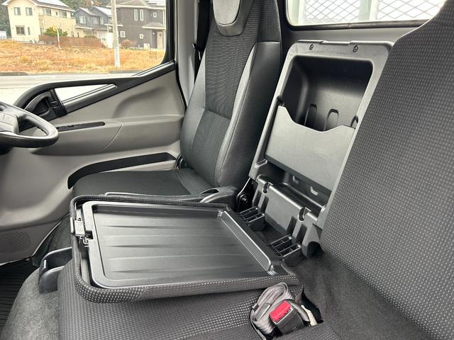 キャンター ロング全低床　１年保証付き　２ｔ　ＡＴ車　ディーゼルターボ　荷台内寸　長さ４３５０ｍｍ　幅１７９０ｍｍ　ナビ　ＥＴＣ　バックカメラ　Ｂｌｕｅｔｏｏｔｈ　電動格納ミラー　２トン　２トントラック　２トンロング　キーレス（36枚目）