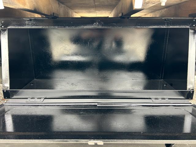 キャンター ロング全低床　１年保証付き　２ｔ　ＡＴ車　ディーゼルターボ　荷台内寸　長さ４３５０ｍｍ　幅１７９０ｍｍ　ナビ　ＥＴＣ　バックカメラ　Ｂｌｕｅｔｏｏｔｈ　電動格納ミラー　２トン　２トントラック　２トンロング　キーレス（65枚目）