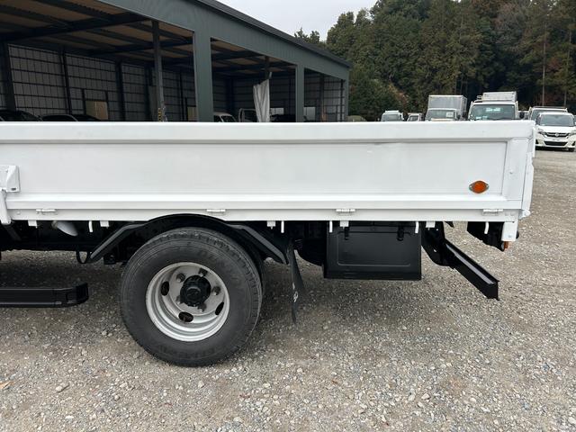 キャンター ロング全低床　１年保証付き　２ｔ　ＡＴ車　ディーゼルターボ　荷台内寸　長さ４３５０ｍｍ　幅１７９０ｍｍ　ナビ　ＥＴＣ　バックカメラ　Ｂｌｕｅｔｏｏｔｈ　電動格納ミラー　２トン　２トントラック　２トンロング　キーレス（66枚目）