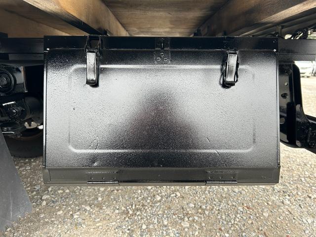 キャンター ロング全低床　１年保証付き　２ｔ　ＡＴ車　ディーゼルターボ　荷台内寸　長さ４３５０ｍｍ　幅１７９０ｍｍ　ナビ　ＥＴＣ　バックカメラ　Ｂｌｕｅｔｏｏｔｈ　電動格納ミラー　２トン　２トントラック　２トンロング　キーレス（69枚目）