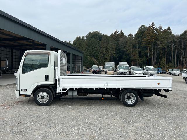 エルフトラック 　１年保証付き　２ｔ　ワイドロング　ＭＴ車　ディーゼルターボ　荷台内寸　長さ４３５０ｍｍ　幅２０７０ｍｍ　荷台鉄板張り　ＥＴＣ　電動格納ミラー　坂道発進補助装置付　２トン　２トントラック　ワイド　ロング（8枚目）