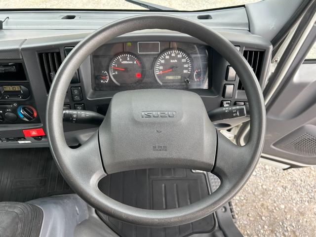 エルフトラック 　１年保証付き　２ｔ　ワイドロング　ＭＴ車　ディーゼルターボ　荷台内寸　長さ４３５０ｍｍ　幅２０７０ｍｍ　荷台鉄板張り　ＥＴＣ　電動格納ミラー　坂道発進補助装置付　２トン　２トントラック　ワイド　ロング（13枚目）