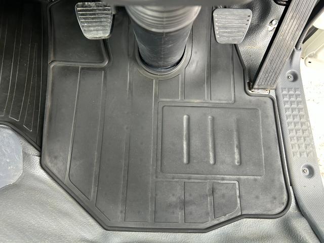 エルフトラック 　１年保証付き　２ｔ　ワイドロング　ＭＴ車　ディーゼルターボ　荷台内寸　長さ４３５０ｍｍ　幅２０７０ｍｍ　荷台鉄板張り　ＥＴＣ　電動格納ミラー　坂道発進補助装置付　２トン　２トントラック　ワイド　ロング（27枚目）