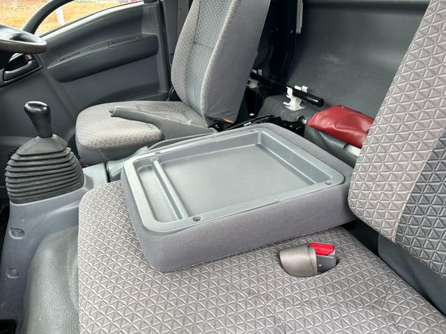 エルフトラック 　１年保証付き　２ｔ　ワイドロング　ＭＴ車　ディーゼルターボ　荷台内寸　長さ４３５０ｍｍ　幅２０７０ｍｍ　荷台鉄板張り　ＥＴＣ　電動格納ミラー　坂道発進補助装置付　２トン　２トントラック　ワイド　ロング（34枚目）