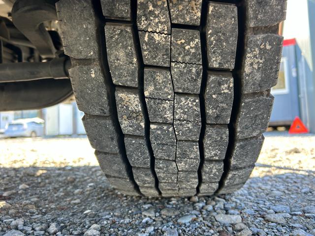 キャンター 超ロング全低床ＤＸ　１年保証付き　４．２５ｔ　ワイド超ロング　ＡＴ車　荷台内寸　長さ５０００ｍｍ　幅１９７０ｍｍ　荷台鉄板張り　電動格納ミラー　ＥＴＣ　４ｔ　４トン　４トントラック　ワイドロング　ワイド　ロング　３人乗り（54枚目）