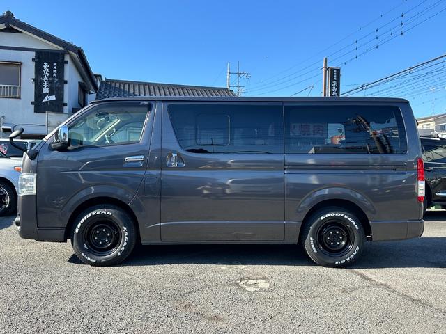 ハイエースバン ロングスーパーＧＬ　１年保証付き　ワンオーナー　禁煙車　新品ホワイトレタータイヤ　ＴＳＳ　クリアランスソナー　バックカメラ　Ｂｌｕｅｔｏｏｔｈ　ナビＴＶ　ドライブレコーダー前後　ＥＴＣ　ＡＣ１００Ｖ　レーンキープアシスト（8枚目）