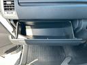 納車時には、国の認可を受けた整備工場にて点検・整備を実施し、不具合箇所を修理した上で、整備記録簿を発行いたします。またオイル、オイルフィルターにつきましては無条件で新品に交換いたします。