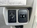 納車時には、国の認可を受けた整備工場にて点検・整備を実施し、不具合箇所を修理した上で、整備記録簿を発行いたします。またオイル、オイルフィルターにつきましては無条件で新品に交換いたします。