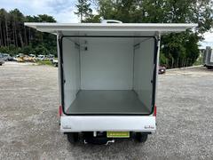 納車時には、国の認可を受けた整備工場にて点検・整備を実施し、不具合箇所を修理した上で、整備記録簿を発行いたします。またオイル、オイルフィルターにつきましては無条件で新品に交換いたします。 4