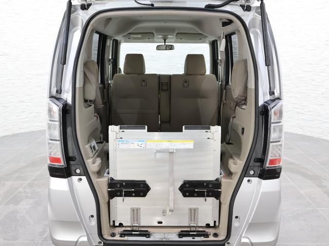 Ｎ－ＢＯＸ＋ Ｇ車いす仕様車　純正マルチメディアＣＤコンポ　ｉストップ　助手席エアバッグ　点検記録簿　キーレスエントリー　福祉車輌　パワーウィンドウ　エアーバッグ　横滑り防止システム　ＡＡＣ　パワーステアリング　ＡＢＳ付き（6枚目）