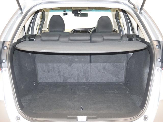 シャトル ハイブリッドホンダセンシング　外ナビ　Ｂカメ　スマキー　ＥＴＣ　前後障害物センサー　スマートキープッシュスタート　リヤカメラ　Ｄレコ　デュアルエアバッグ　横滑り防止　パワステ　オートライト　パワーウインドウ　キーレス　ＡＢＳ（13枚目）