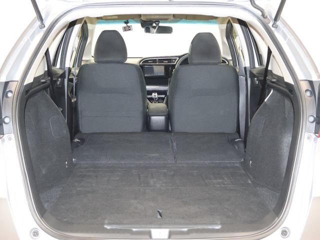 シャトル ハイブリッドホンダセンシング　外ナビ　Ｂカメ　スマキー　ＥＴＣ　前後障害物センサー　スマートキープッシュスタート　リヤカメラ　Ｄレコ　デュアルエアバッグ　横滑り防止　パワステ　オートライト　パワーウインドウ　キーレス　ＡＢＳ（14枚目）