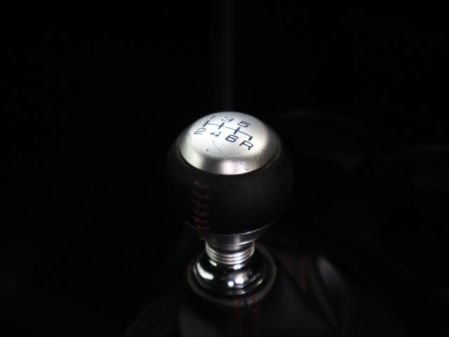 ＣＲ－Ｚ αマスターレーベル　６速ＭＴ　社外ナビ　バックカメラ　ＨＩＤ　フォグ　社外マフラー　ローダウン　Ｂカメラ　ナビ・ＴＶ　スマキー　ＥＴＣ　オートクルーズ　フルセグ　ＤＶＤ再生　アイストップ　キーフリーシステム　Ｗエアバッグ（3枚目）