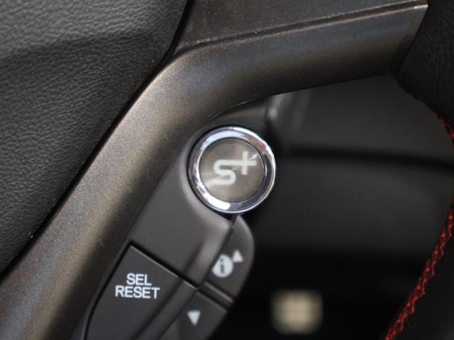 ＣＲ－Ｚ αマスターレーベル　６速ＭＴ　社外ナビ　バックカメラ　ＨＩＤ　フォグ　社外マフラー　ローダウン　Ｂカメラ　ナビ・ＴＶ　スマキー　ＥＴＣ　オートクルーズ　フルセグ　ＤＶＤ再生　アイストップ　キーフリーシステム　Ｗエアバッグ（10枚目）