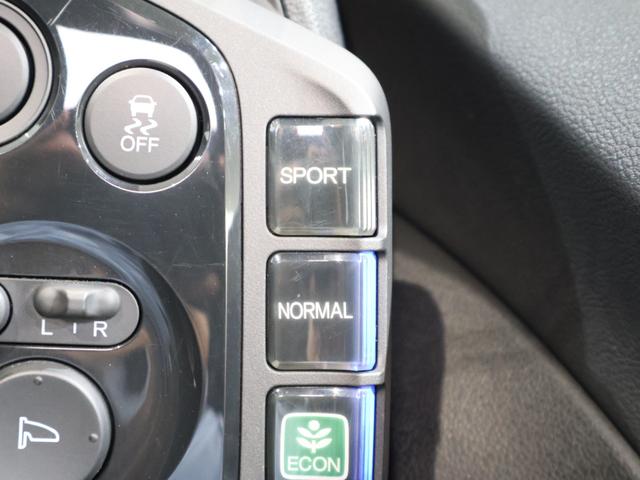 ＣＲ－Ｚ αマスターレーベル　６速ＭＴ　社外ナビ　バックカメラ　ＨＩＤ　フォグ　社外マフラー　ローダウン　Ｂカメラ　ナビ・ＴＶ　スマキー　ＥＴＣ　オートクルーズ　フルセグ　ＤＶＤ再生　アイストップ　キーフリーシステム　Ｗエアバッグ（11枚目）