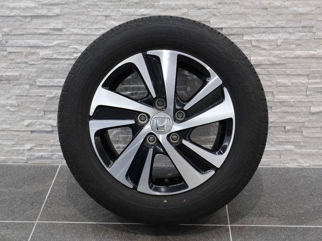 フリードハイブリッド ハイブリッド・Ｇホンダセンシング　雹損害　純正ナビ　バックカメラ　両側パワースライドドア　ＥＴＣ　ＬＥＤライト　フォグ　スマキー　衝突軽減システム　イモビライザー　シートＨ　クルコン　ＶＳＡ　サイドカーテンエアバック　ウォークスルー（5枚目）