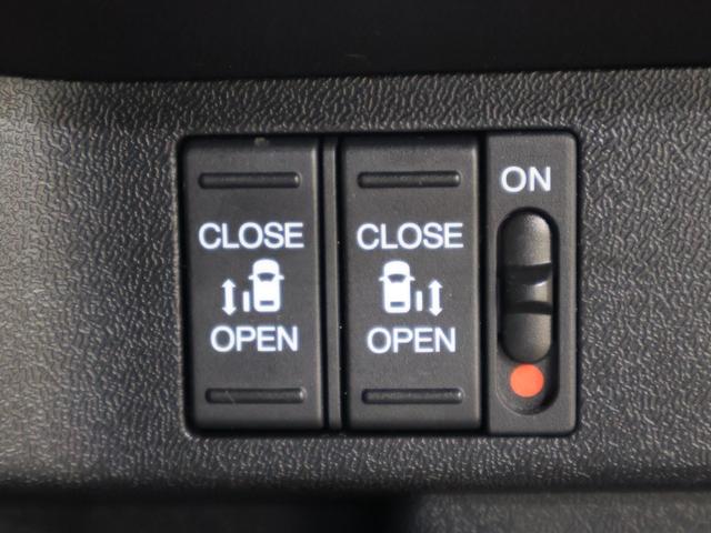 ステップワゴンスパーダ スパーダホンダセンシング　純正ナビ　バックカメラ　純正ドラレコ前後　両側パワースライドドア　後席モニター　盗難防止　助手席エアバッグ　Ｗパワスラ　記録簿有　リアオートエアコン　地デジ　ＬＥＤライト　横滑り防止システム　ＵＳＢ（12枚目）