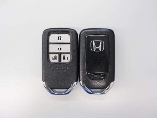フリード＋ クロスター　当社デモカー　純正ディスプレイオーディオ　バックカメラ　両側パワースライドドア　ＬＥＤライト　サイドカーテンエアバック　リヤカメラ　前席シートヒーター　ＶＳＡ　ＵＳＢ接続　スマートキー　盗難防止装置（31枚目）