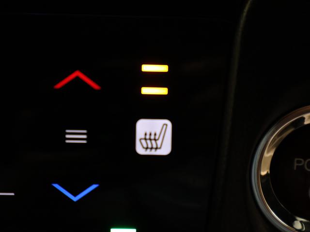 シャトル ハイブリッドＺ　純正ナビ　バックカメラ　クルコン　ＥＴＣ　ＬＥＤライト　フォグ　衝突被害軽減ブレーキ　ソナー　クルーズＣ　記録簿付　ＶＳＡ　フルセグ地デジＴＶ　シートＨ　リアカメラ　キーフリ　アドバンストキー　イモビ（8枚目）