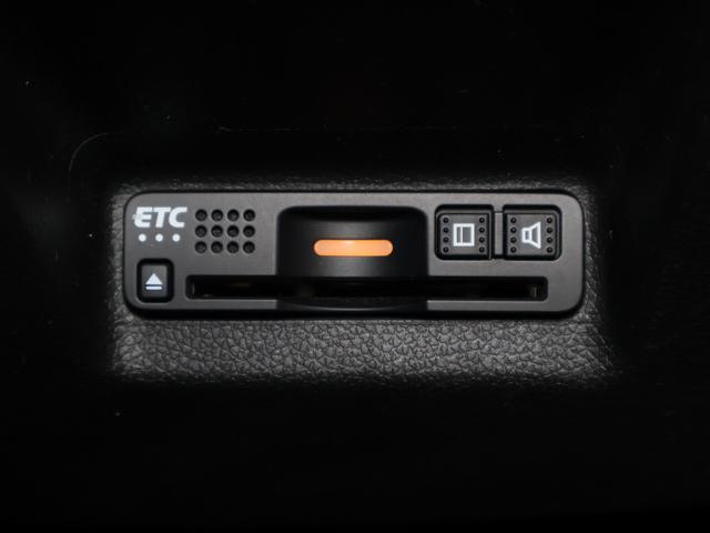 シャトル ハイブリッドホンダセンシング　純正ナビ　バックカメラ　前後ドラレコ　ＥＴＣ　ＬＥＤライト　フォグ　フルセグテレビ　スマートキープッシュスタート　リヤカメラ　Ｄレコ　デュアルエアバッグ　横滑り防止　パワステ　盗難防止　オートライト（13枚目）