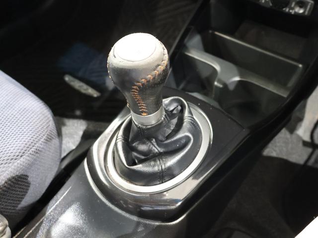 フィットハイブリッド ＲＳ　社外ナビ　フルセグ　ＥＴＣ　ＨＩＤ　盗難防止　パワーウィンドウ　オートクルーズ　キーフリー　ローダウン　ＳＲＳ　エアコン　ナビＴＶ　パワーステアリング　ＤＶＤ再生　ｉストップ　ＡＢＳ　横滑り防止機能（4枚目）