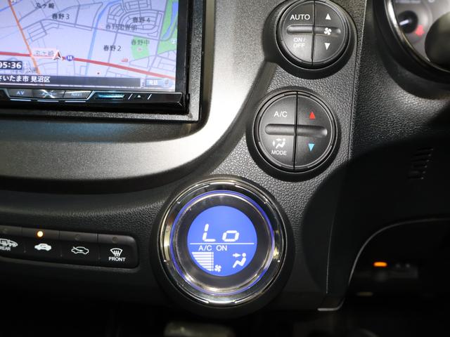 フィットハイブリッド ＲＳ　社外ナビ　フルセグ　ＥＴＣ　ＨＩＤ　盗難防止　パワーウィンドウ　オートクルーズ　キーフリー　ローダウン　ＳＲＳ　エアコン　ナビＴＶ　パワーステアリング　ＤＶＤ再生　ｉストップ　ＡＢＳ　横滑り防止機能（8枚目）