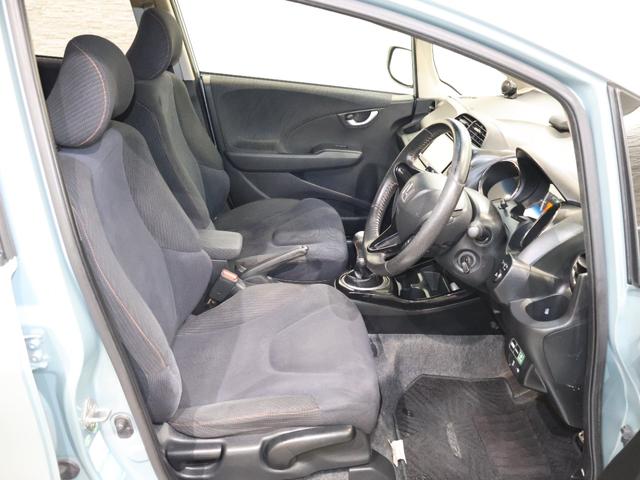 フィットハイブリッド ＲＳ　社外ナビ　フルセグ　ＥＴＣ　ＨＩＤ　盗難防止　パワーウィンドウ　オートクルーズ　キーフリー　ローダウン　ＳＲＳ　エアコン　ナビＴＶ　パワーステアリング　ＤＶＤ再生　ｉストップ　ＡＢＳ　横滑り防止機能（11枚目）