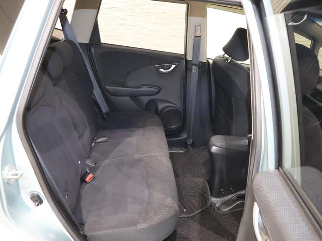 フィットハイブリッド ＲＳ　社外ナビ　フルセグ　ＥＴＣ　ＨＩＤ　盗難防止　パワーウィンドウ　オートクルーズ　キーフリー　ローダウン　ＳＲＳ　エアコン　ナビＴＶ　パワーステアリング　ＤＶＤ再生　ｉストップ　ＡＢＳ　横滑り防止機能（12枚目）