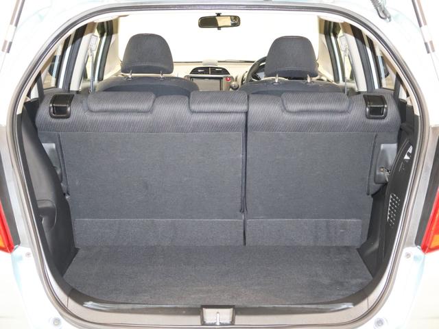 フィットハイブリッド ＲＳ　社外ナビ　フルセグ　ＥＴＣ　ＨＩＤ　盗難防止　パワーウィンドウ　オートクルーズ　キーフリー　ローダウン　ＳＲＳ　エアコン　ナビＴＶ　パワーステアリング　ＤＶＤ再生　ｉストップ　ＡＢＳ　横滑り防止機能（14枚目）