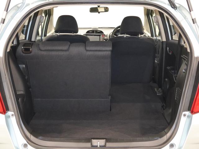 フィットハイブリッド ＲＳ　社外ナビ　フルセグ　ＥＴＣ　ＨＩＤ　盗難防止　パワーウィンドウ　オートクルーズ　キーフリー　ローダウン　ＳＲＳ　エアコン　ナビＴＶ　パワーステアリング　ＤＶＤ再生　ｉストップ　ＡＢＳ　横滑り防止機能（15枚目）