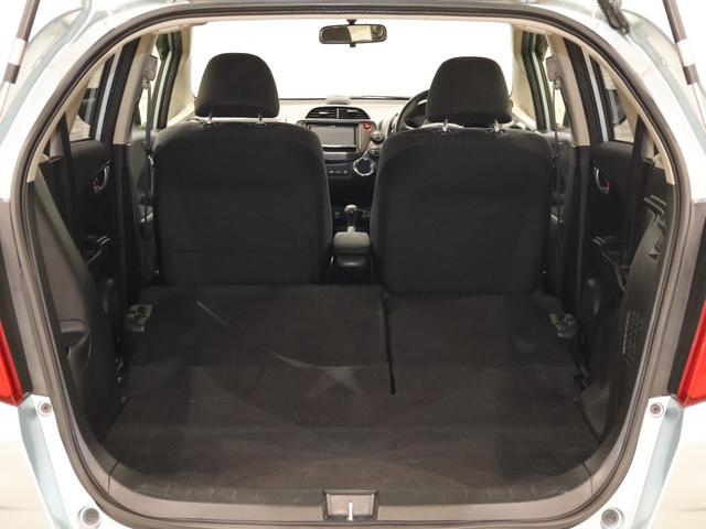 フィットハイブリッド ＲＳ　社外ナビ　フルセグ　ＥＴＣ　ＨＩＤ　盗難防止　パワーウィンドウ　オートクルーズ　キーフリー　ローダウン　ＳＲＳ　エアコン　ナビＴＶ　パワーステアリング　ＤＶＤ再生　ｉストップ　ＡＢＳ　横滑り防止機能（17枚目）