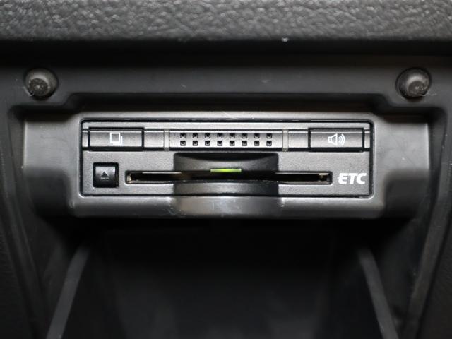アルファード ２４０ＳＣパッケージ　純正ナビ　バックカメラ　フリップダウン　両側パワースライドドア　パーキングセンサー　ＥＴＣ　ＨＩＤライト　フォグ　スマキー　助手席オットマン　電動リヤゲート　ＤＶＤ　オートクルーズコントロール　記録簿（12枚目）