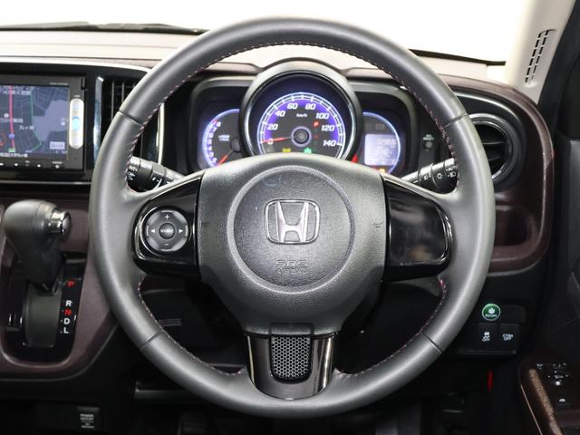 ハンドル部にオーディオリモコンスイッチが装備されてます！手元で視界をそらさずにボリューム調整・モード切替・選局・曲順スキップなどが可能！安全運転をしながらの操作が可能です！