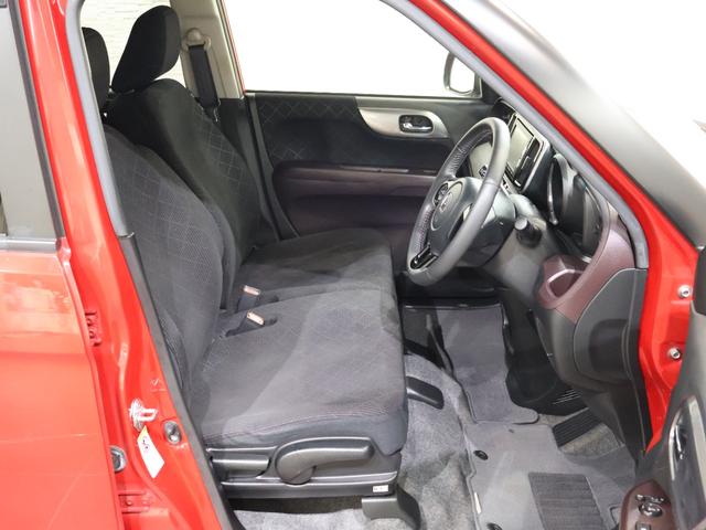 全ての座席で皆様に快適におくつろぎいただけるよう膝周りにゆとりを持たせ、心地よく座れるよう設計されています！！