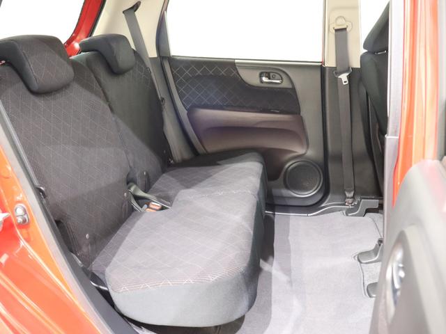 ２列目シートも足元はゆったりしており快適にお座り頂けます！チャイルドシートの取り付けにも対応しており、後部座席にお乗りの方も楽しく広々と使用できます！！