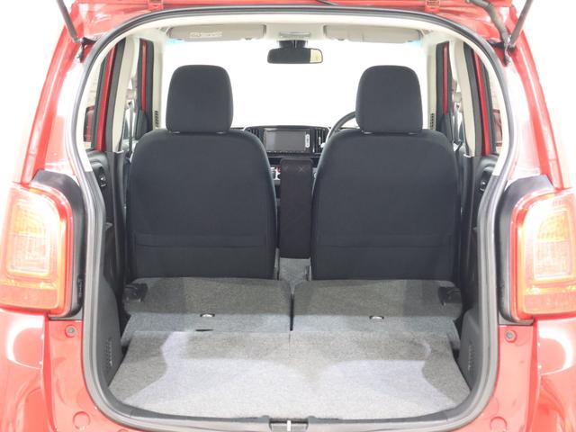 ２列目シートを倒すと、広々としたラゲッジスペースが生まれます！大きな荷物や長い荷物も簡単に収納することができます！