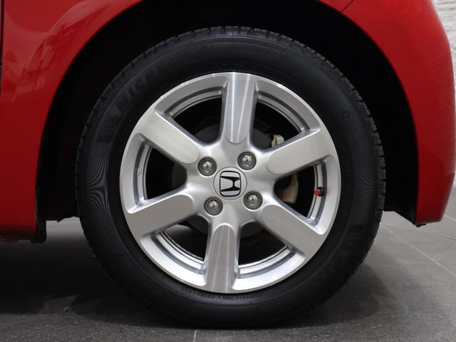 純正のアルミホイールが足元を飾ります！タイヤサイズは１５５／６５Ｒ１４になります。