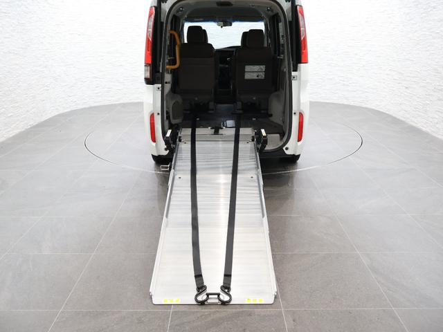 ステップワゴン Gホンダセンシング車いす仕様車3列目乗車タイプ 電動ウインチベルト 電動サイドステップ 社外ディスプレイオーディオ バックカメラ 両側パワースライドドア ETC LEDライト 福祉車両 LEDヘッド 追突軽減ブレーキ USB(3枚目)