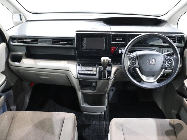 ステップワゴン Gホンダセンシング車いす仕様車3列目乗車タイプ 電動ウインチベルト 電動サイドステップ 社外ディスプレイオーディオ バックカメラ 両側パワースライドドア ETC LEDライト 福祉車両 LEDヘッド 追突軽減ブレーキ USB(7枚目)