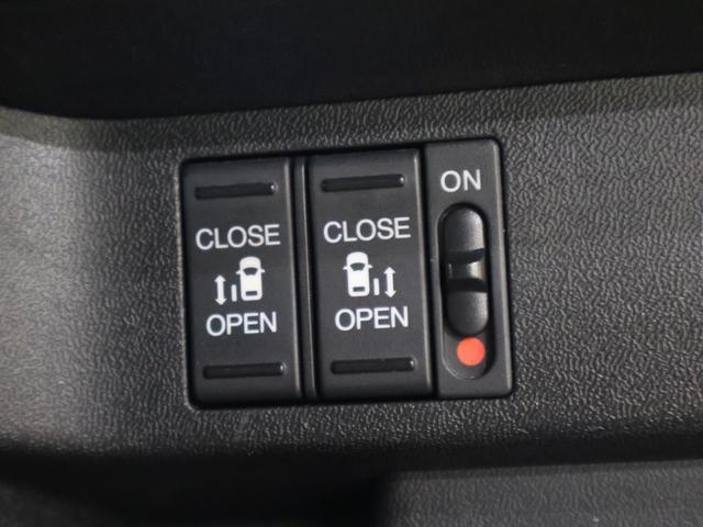 ステップワゴン Gホンダセンシング車いす仕様車3列目乗車タイプ 電動ウインチベルト 電動サイドステップ 社外ディスプレイオーディオ バックカメラ 両側パワースライドドア ETC LEDライト 福祉車両 LEDヘッド 追突軽減ブレーキ USB(12枚目)